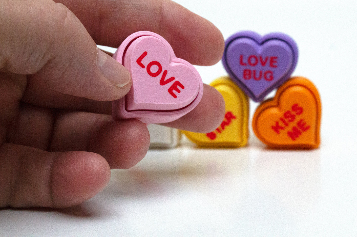 Colorful Candy Hearts Fidget Clicker – Fun Stress Relief Gadget Keychain